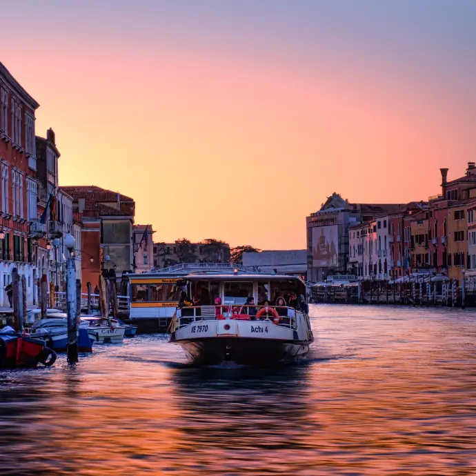 bateau anode fluviale